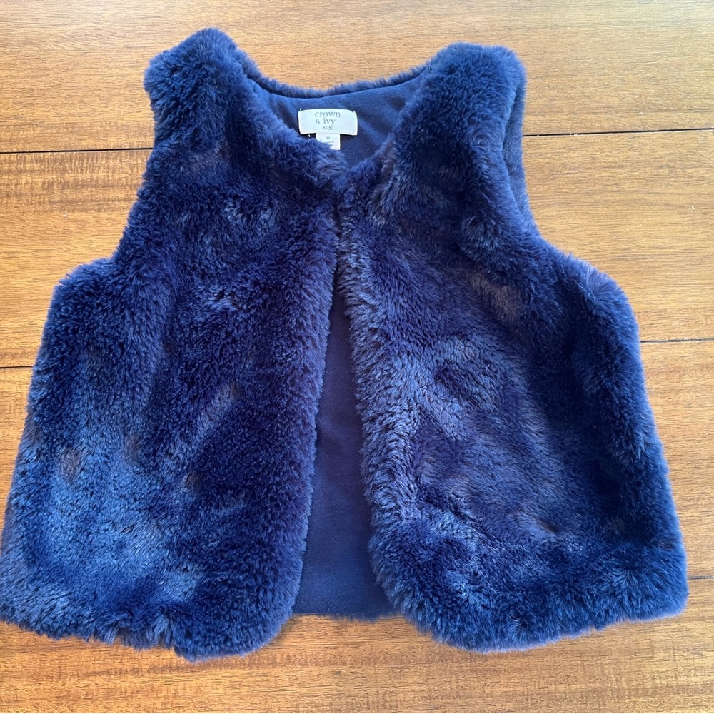 Crown & Ivy kids faux fur navy blue vest size medium